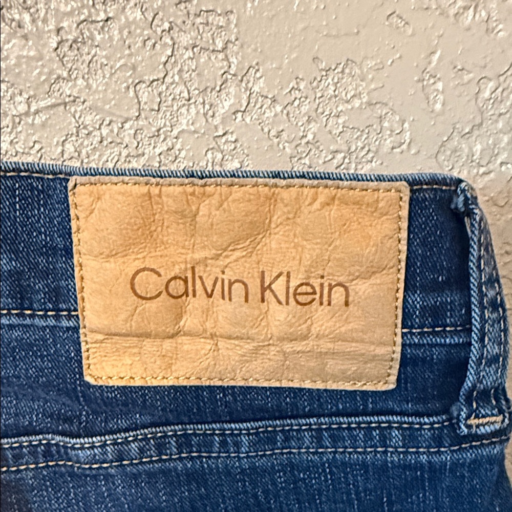 Calvin Klein Straight Leg Jeans Men’s Size 32 Dark Wash Classic Denim - Picture 3 of 7
